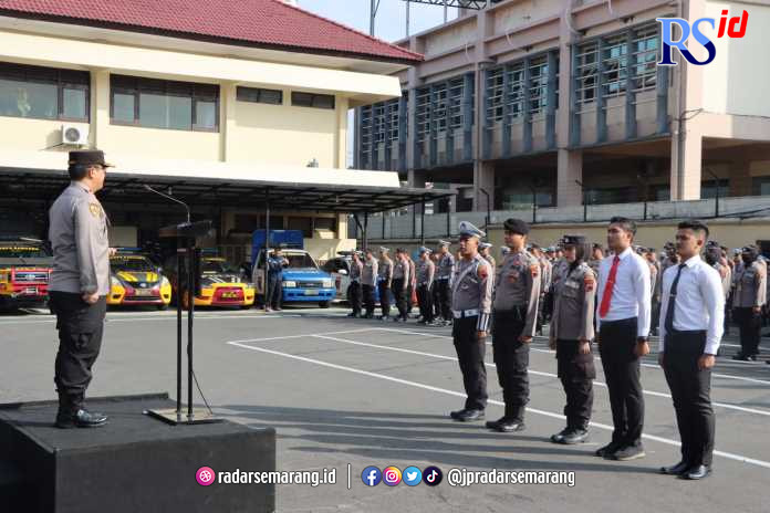 Kapolres Semarang saat memimpin Apel Gelar Polisi RW Senin (29/5). (Istimewa)