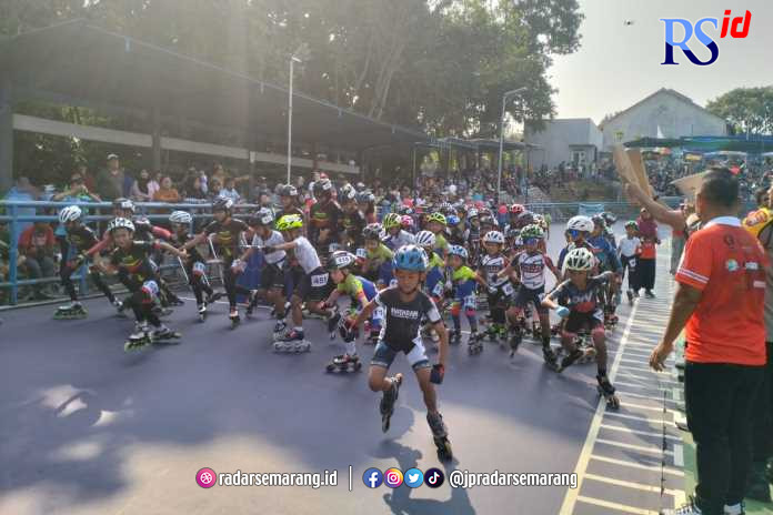 Pembukaan Kejuaraan Nasional (Kejurnas) Terbuka Sepatu Roda Piala Kadisporapar Jateng 2023 di Venue Sepatu Roda, Komplek Jatidiri Semarang. (FIGUR RONGGO WASSALIM/JAWA POS RADAR SEMARANG)