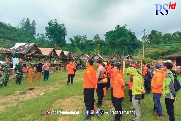 Tim gabungan saat akan dikerahkan untuk mencari keberadaan Slamet Kuwat di sekitar perkebunan Perhutani Setampok Selasa (23/5). (Istimewa)