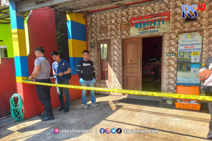 Kafe AU di Wuni, Kecamatan Subah diberi garis Polisi untuk pemeriksaan. (Istimewa)