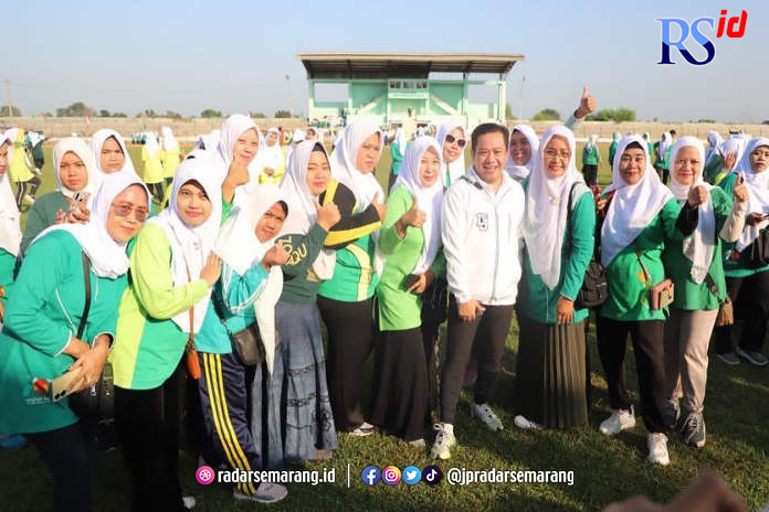 Ribuan Kader meramaikan Puncak Harlah Fatayat NU ke-73 di Stadion Manggala Krida Kedungwuni,  Kabupaten Pekalongan. (Istimewa)