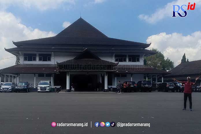 Sewa Gedung Adipura Kencana milik Pemkab Wonosobo bakal naik 100 persen setelah Perda tentang PAD disahkan. (Sigit Rahmanto/Jawa Pos Radar Semarang)