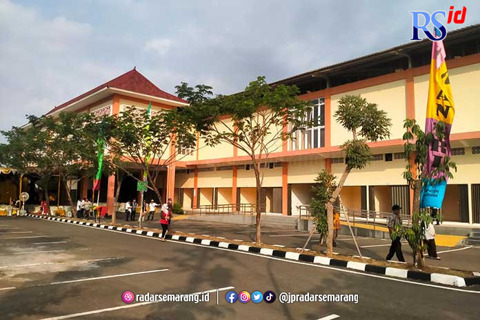 Bangunan Pasar Wiradesa yang sudah siap beroperasi dan ditempati para pedagang. (NANANG RENDI AHMAD/JAWA POS RADAR SEMARANG)