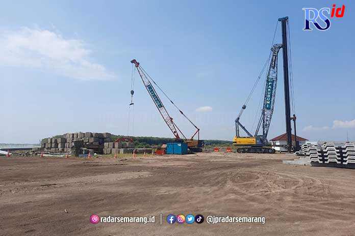 Pembangunan Tol Semarang-Demak, dipastikan klir September ini. (ADENNYAR WYCAKSONO/JAWA POS RADAR SEMARANG)