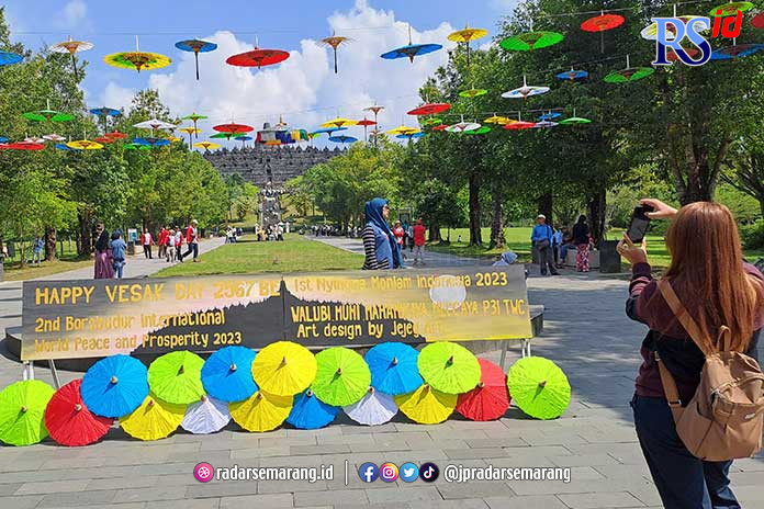 Suasana di Zona II Taman Wisata Candi Borobudur Rabu (31/5). Saat detik-detik Waisak Minggu (4/6) mendatang, hanya umat Buddha yang bisa masuk area candi dan pelatarannya. (ROFIK SYARIF/JAWA POS RADAR SEMARANG)