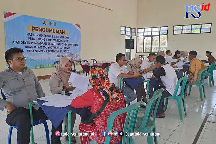 Pengumuman hasil identifikasi dan inventarisasi di Desa Senden, Kecamatan Mungkid, kemarin.  (ROFIK SYARIF/JAWA POS RADAR SEMARANG)