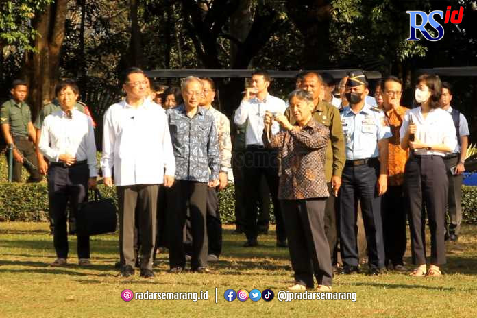 Kaisar Jepang tiba di Candi Borobudur, Kamis (22/6).(ROFIK SYARIF/JAWA POS RADAR SEMARANG)