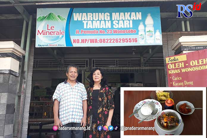 Santianawati dan suami, Tommy Harry Santoso di depan warung makannya. Sup buntut Taman Sari banyak dicari pembeli. (Lis Retno Wibowo/Jawa Pos Radar Semarang)