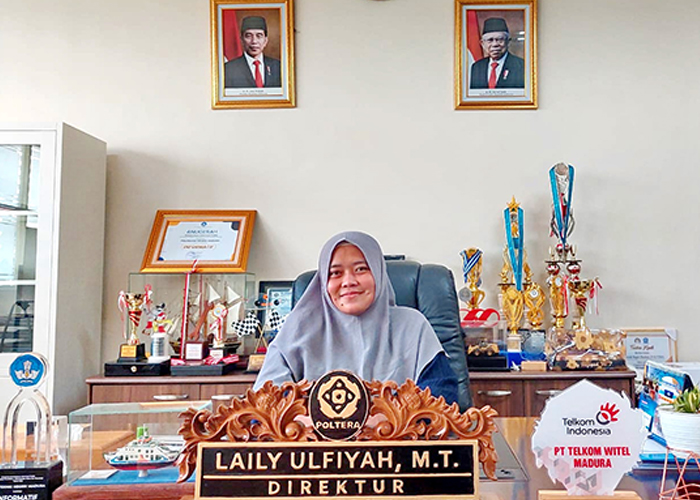 RAMAH: Direktur Politeknik Negeri Madura (Poltera) Laily Ulfiyah saat ditemui di ruang kerjanya, Kamis (6/7).&nbsp;