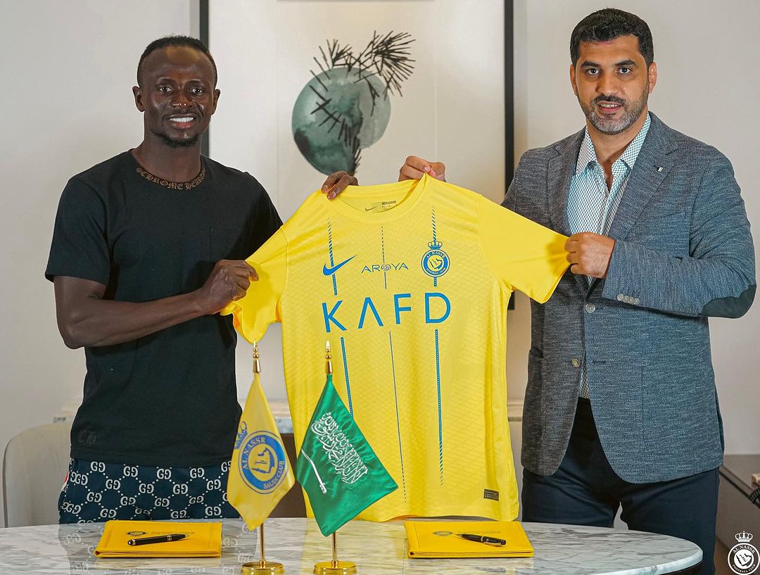 Sadio Mane resmi berseragam Al Nassr. (Foto: Instagram @alnassr)