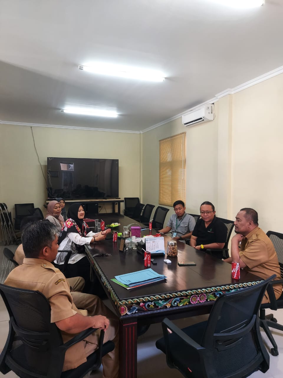 PATUT DIAPRESIASI: Tim Prodi Agribisnis UTM dan pejabat Disbudporapar Sumenep saat mengikuti rapat di kantor disbudparpora.