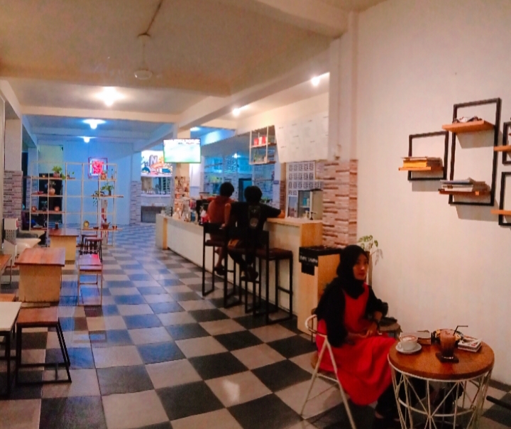 Suasana Neka Ruang Kopi pada malam hari.