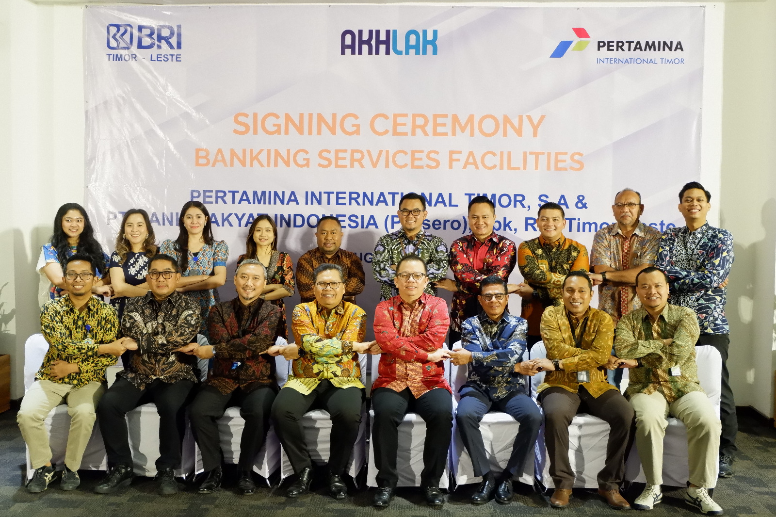 Foto bersama usai penandatanganan MoU antara BRI dan Pertamina di Timor Leste.