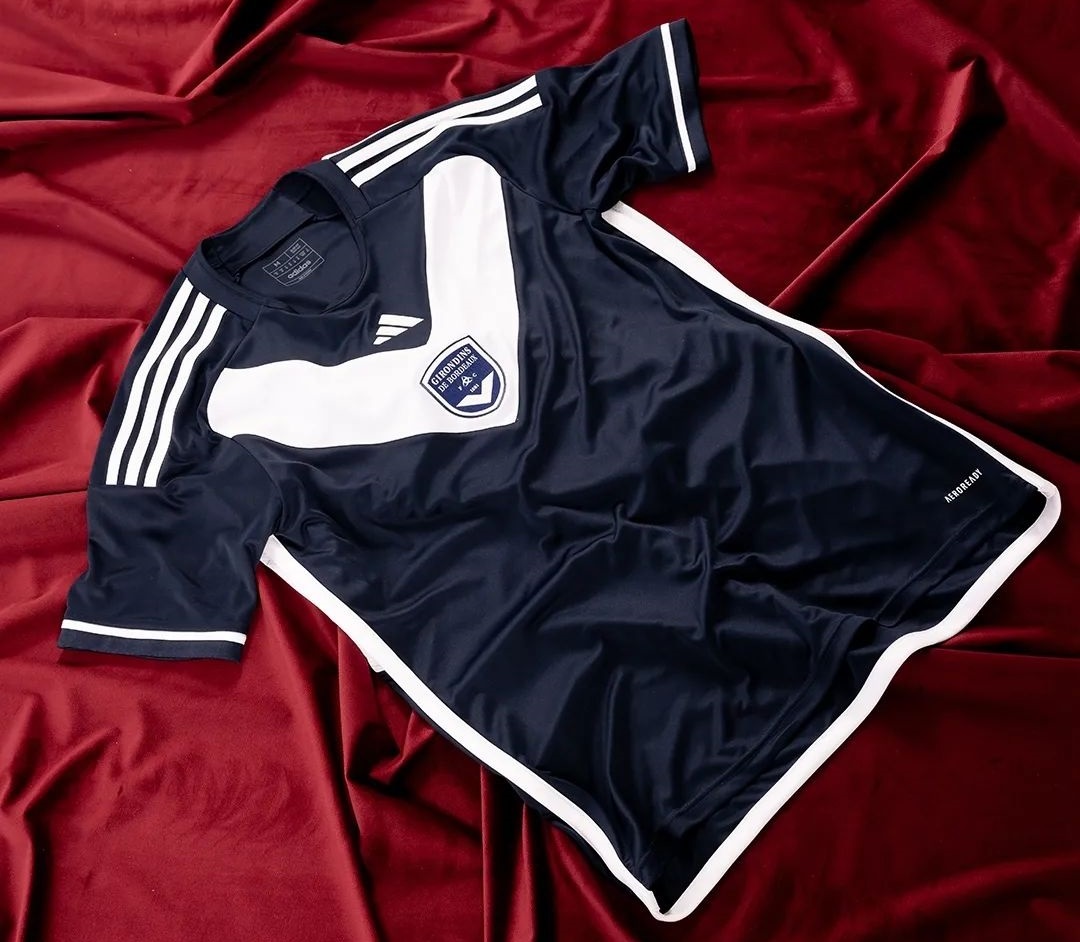 Jersey Bordeaux. (Instagram: @girondins)