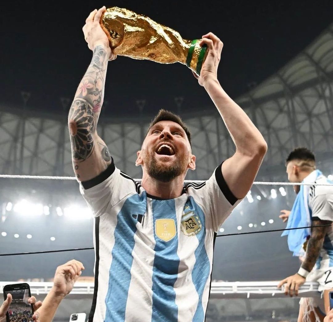 Leo Messi saat menjuarai Piala Dunia di Qatar. (Instagram: @leomessi)