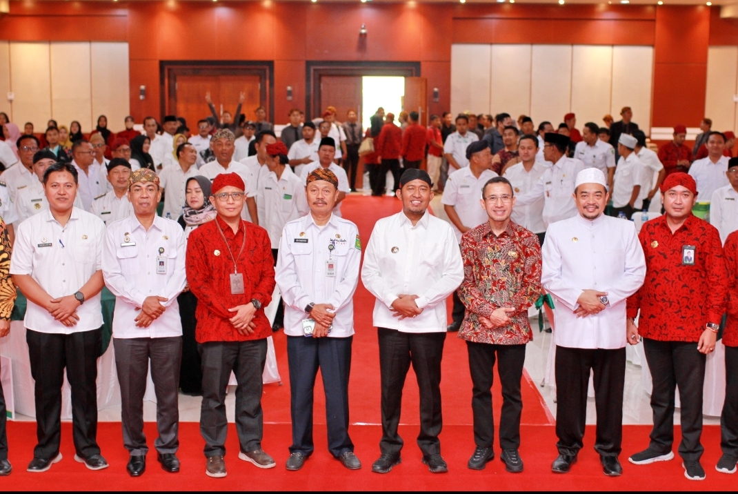 KOMPAK: Sesi foto bersama usai peluncuran Tabungan Ukhuwah dan seminar literasi inklusi dan keuangan di Uniba, Rabu (6/9).