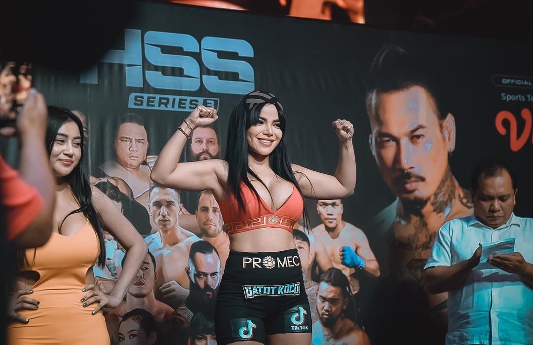 Dinar Candy Taklukkan Pamela Safitri pada laga Holywings Sport Show 3 di Bali. (Instagram: @dinar_candy)