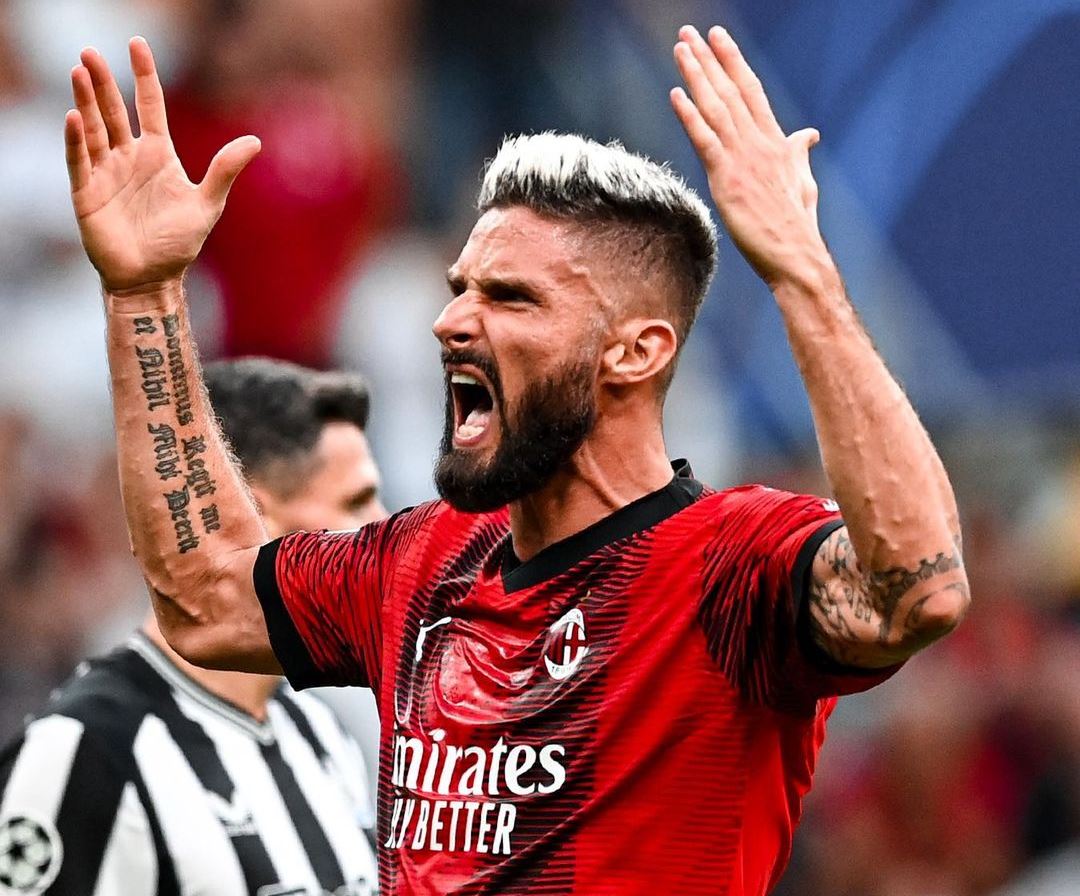 Olivier Giroud belum mampu memberikan kemenangan untuk AC Milan. (Instagram: @acmilan)