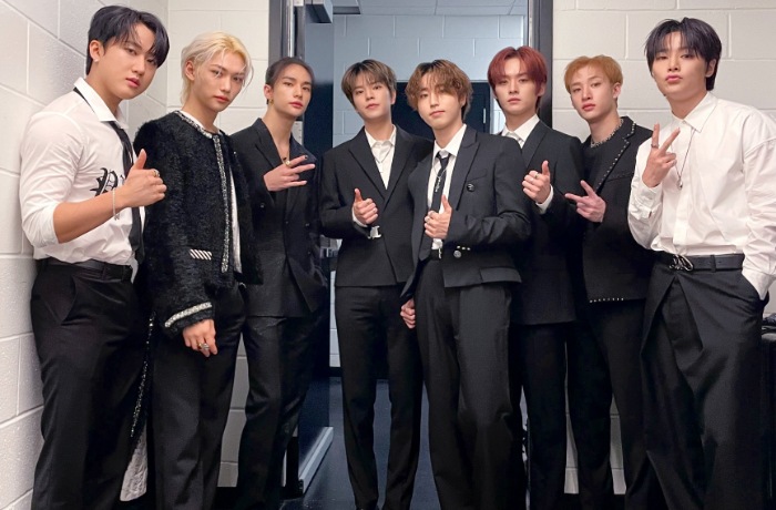 HARUS ISTIRAHAT: Stray Kids saat dibelakang panggung MTV VMA 2023 (Changbin, Felix, Hyunjin, Seungmin, Han, Lee Know, Bangchan, I.N).