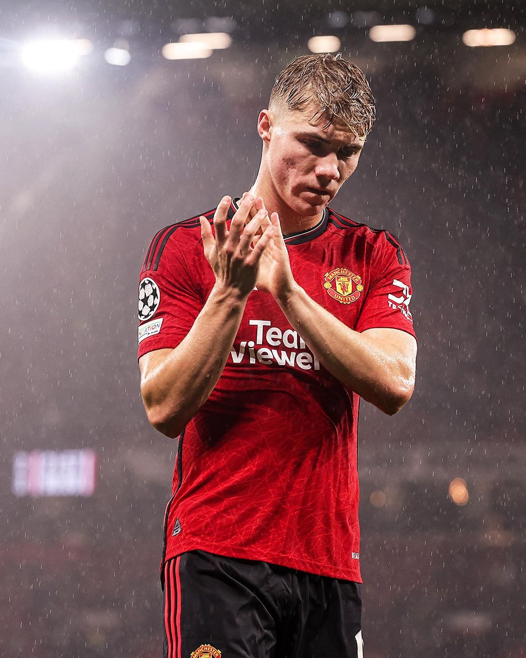 Dua gol Rasmus Hojlund belum mampu selamatkan Manchester United dari kekalahan. (IG: @manchesterunited)