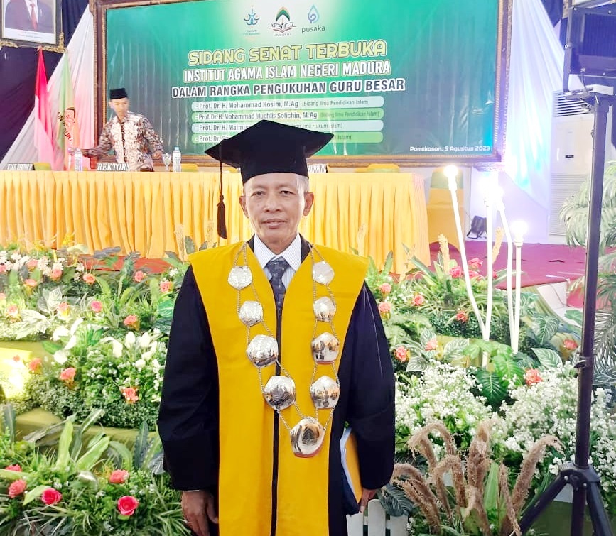 INSPIRATIF: Prof Kosim berfoto pada sidang senat terbuka pengukuhan guru besar IAIN Madura. (IAIN MADURA UNTUK JPRM)