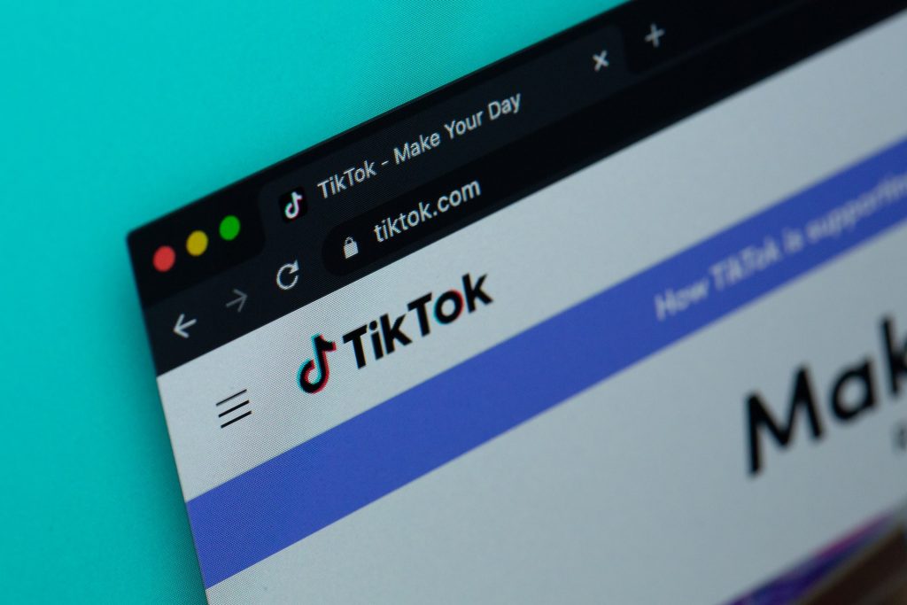 TUNGGU KEPASTIAN: Tampilan TikTok web dalam aplikasi chrome. (sumber PLANN)