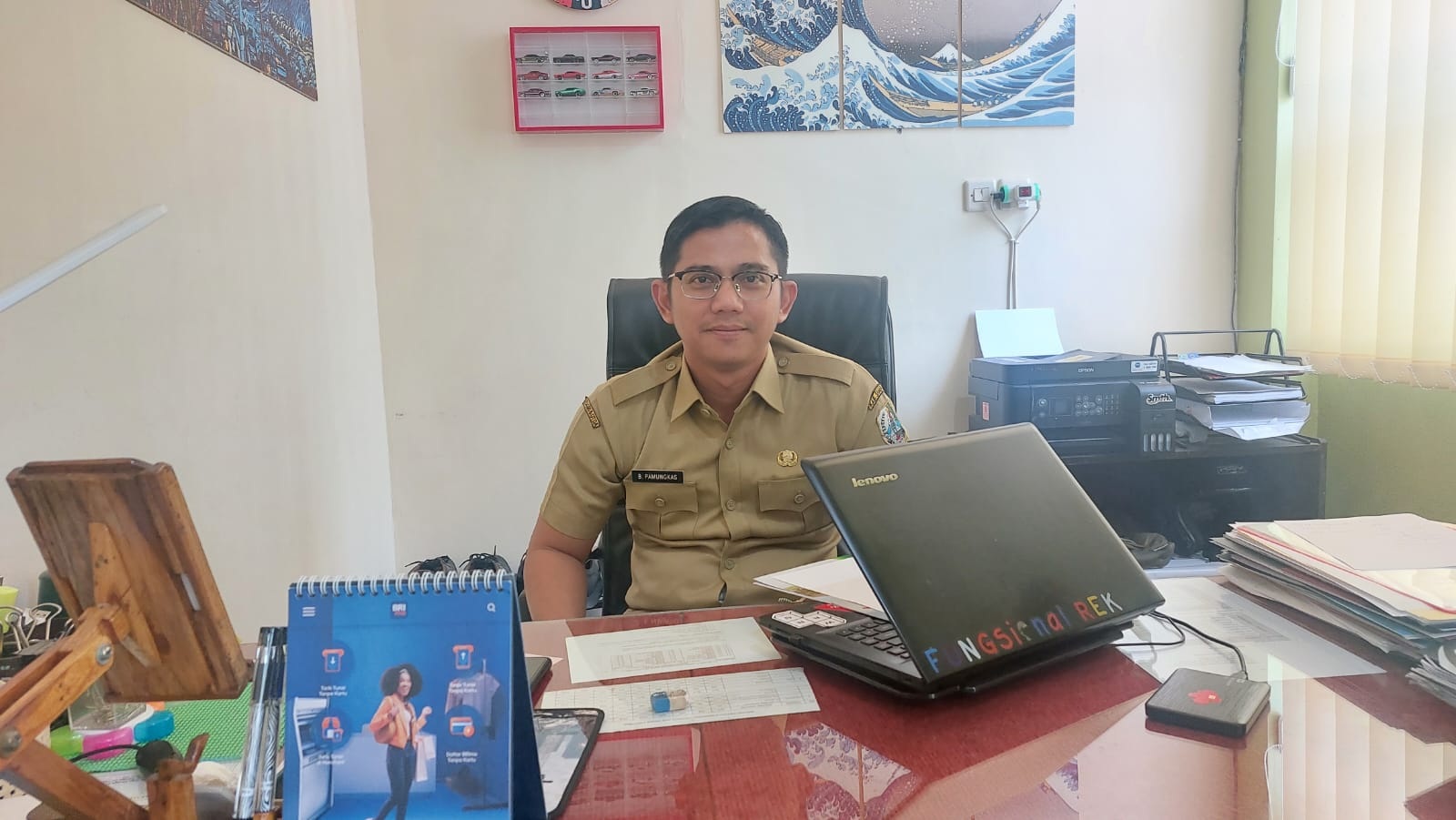 WIBAWA: Kabid Mutasi BKPSDM Sampang Bayu Pamungkas Kusprasetyo saat ditemui di ruangannya, Senin (9/10). (JUNAIDI PONDIYANTO/JPRM)