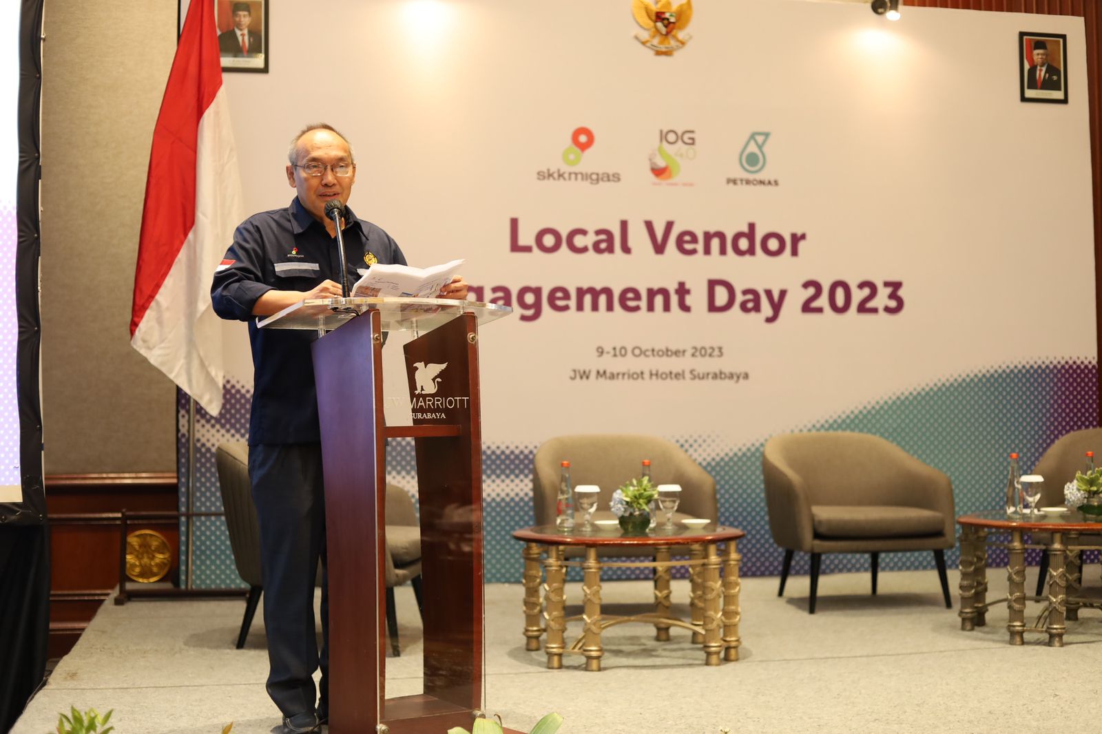 DIATAS PODIUM: Kepala Perwakilan SKK Migas Jabanusa Nurwahidi memberikan sambutan pada acara local vendor engagement di Surabaya, Jawa Timur.
