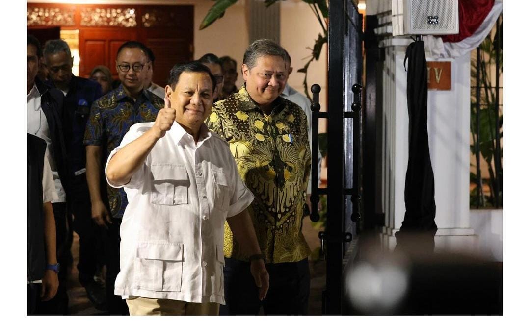 RAMAH: Prabowo menyapa wartawan saat melakukan pertemuan dengan Ketua Umum Partai Koalisi Indonesia Maju. (Sumber Foto: Tim Prabowo)