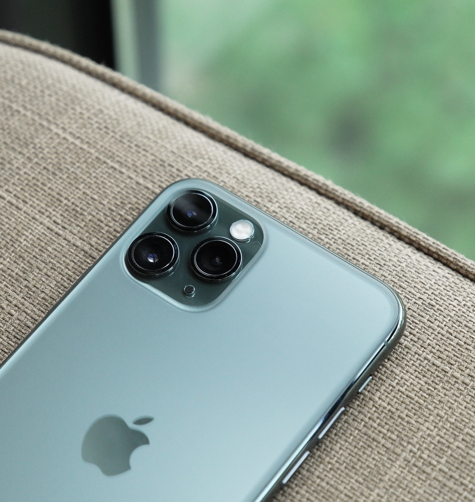 Tampilan kamera belakang iPhone 11 Pro jika dilihat dari dekat. (Sumber Foto: Flickr)