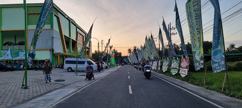 JADI PUSAT PERBELANJAAN: Graha NUansa milik BMT NU Jatim di Jalan Raya Gapura, Sumenep.