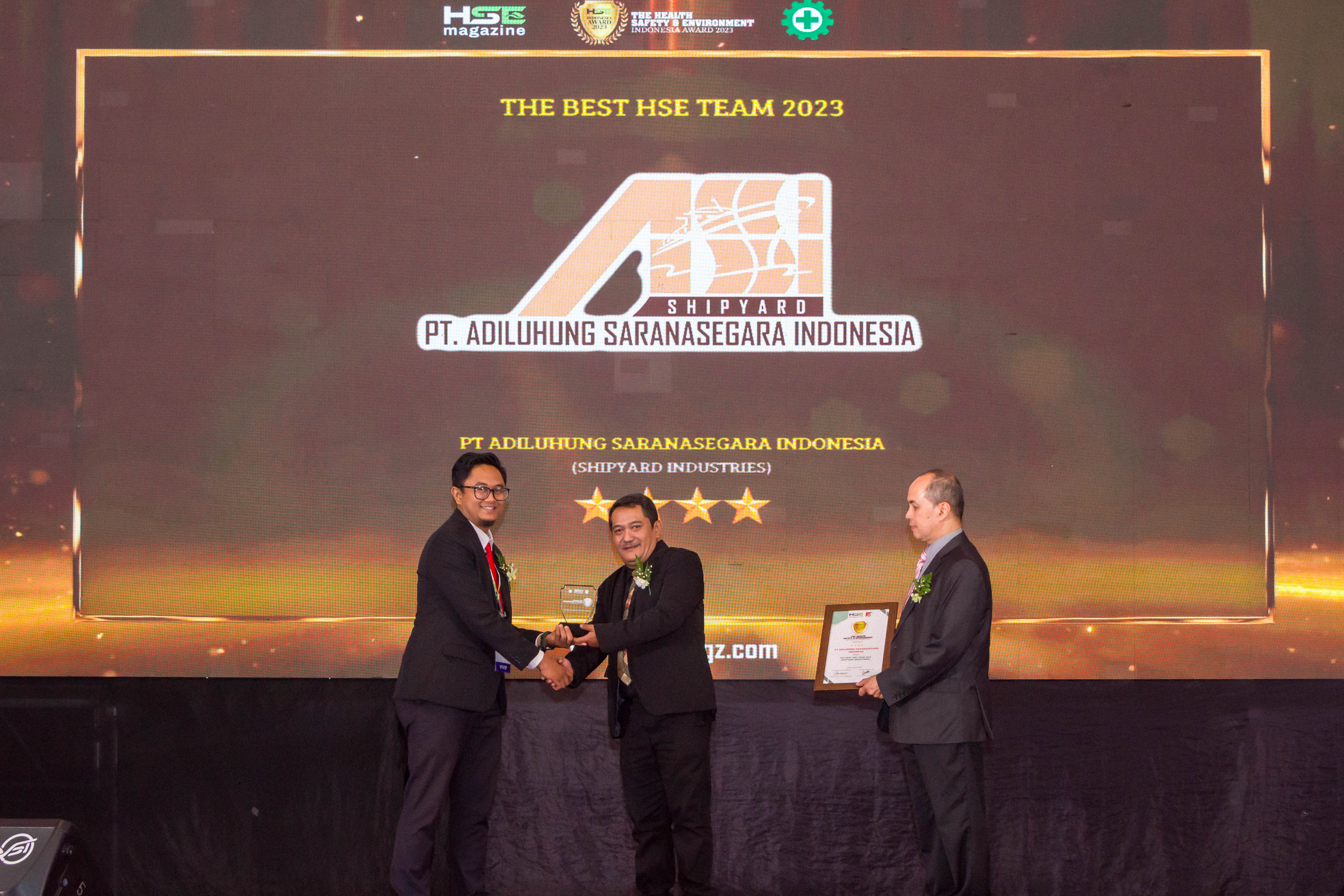 PT. Adiluhung Saranasegara Indonesia mendapat penghargaan HSE Award.