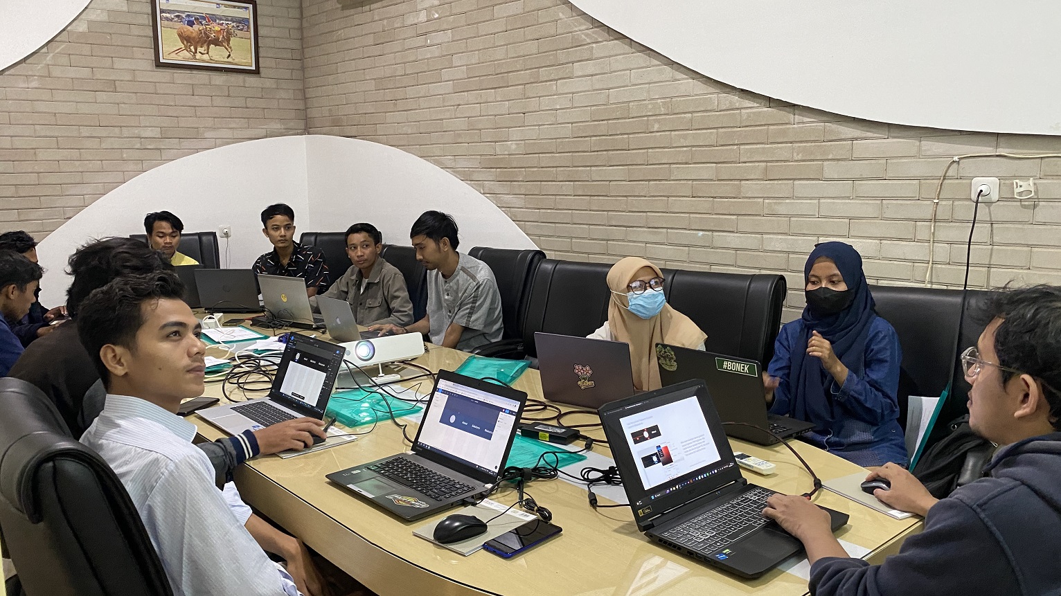 PRODUKTIF: Kaum milenial mengikuti pelatihan pada mastering class di EJSC Bakorwil IV Pamekasan. (BAKORWIL UNTUK JPRM)