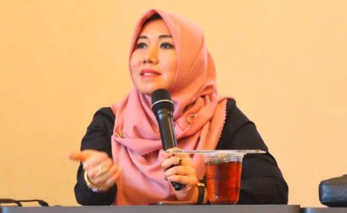 BERPRESTASI: Ning Lia saat memberikan Berbagai dalam sebuah kesempatan.