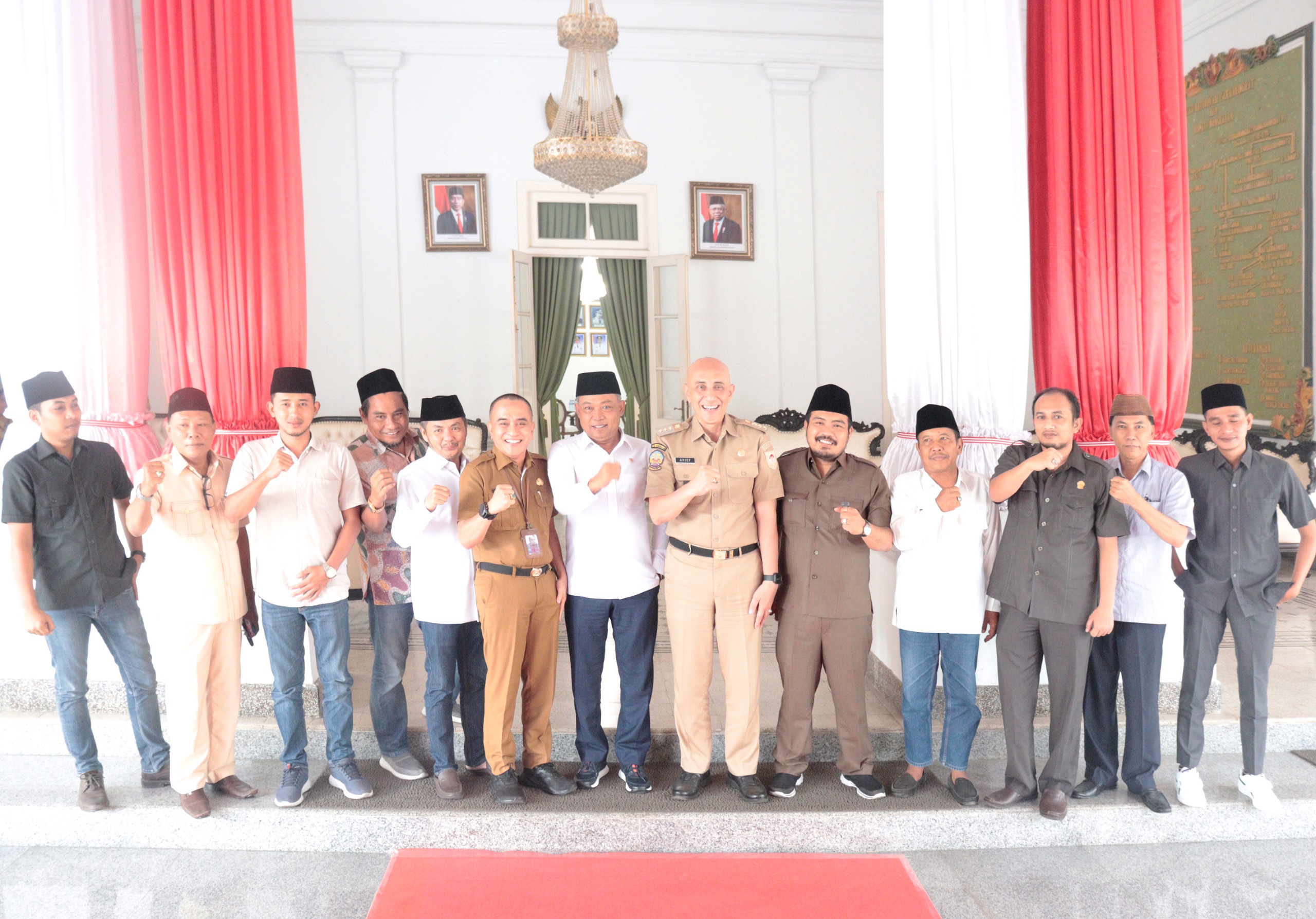 SEPAKAT: Pj Bupati Bangkalan bersama anggota DPR RI Syafiuddin dan perwakilan fraksi PKB Bangkalan.