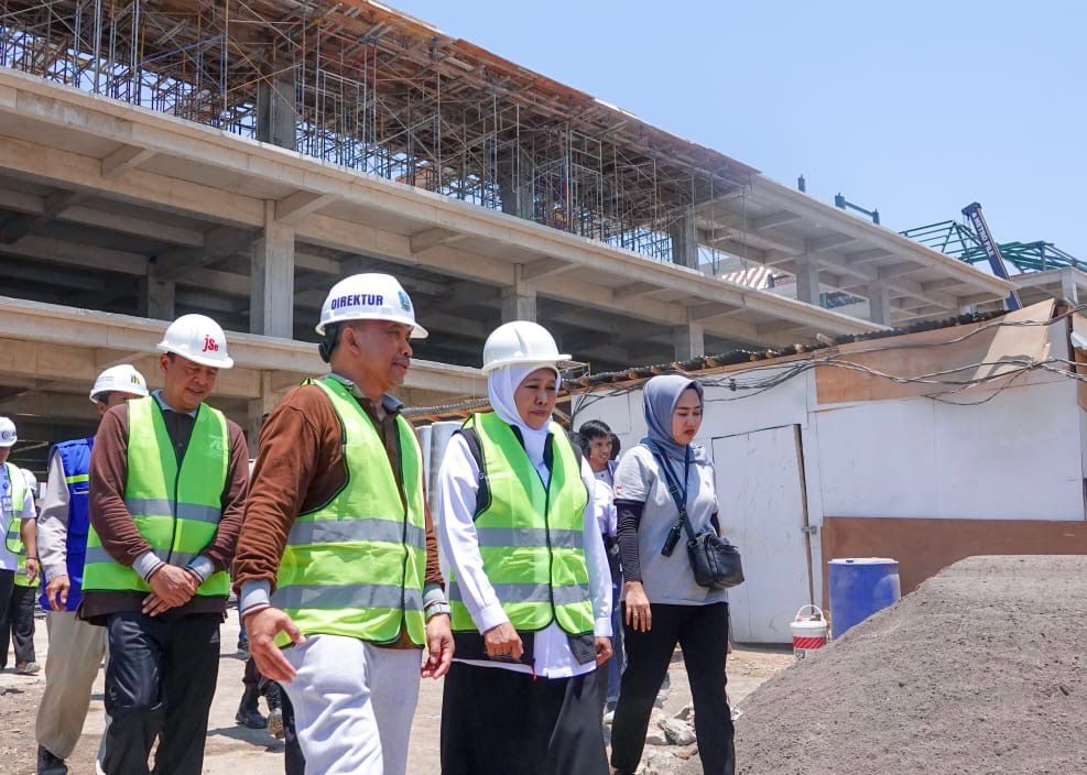 TURBA: Gubernur Jawa Timur Khofifah Indar Parawansa memantau proses pembangunan RSUD Mohammad Noer Pamekasan, Rabu (25/10).