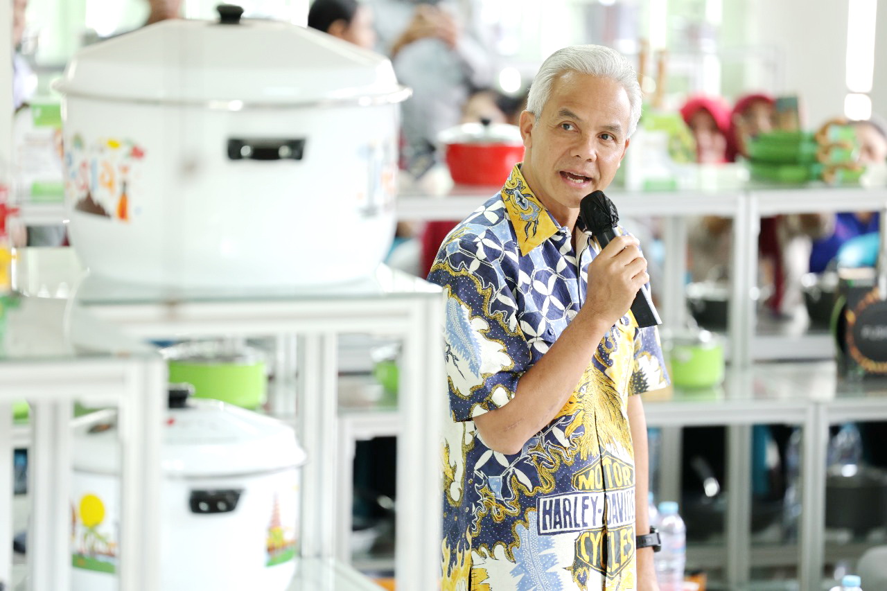 BRAND NASIONAL: Ganjar Pranowo mengunjungi pabrik PT Maspion di Nyamplungan, Kecamatan Pabean Cantikan, Surabaya, Sabtu (14/10). (TIM MEDIA GANJAR PRANOWO UNTUK JPRM)