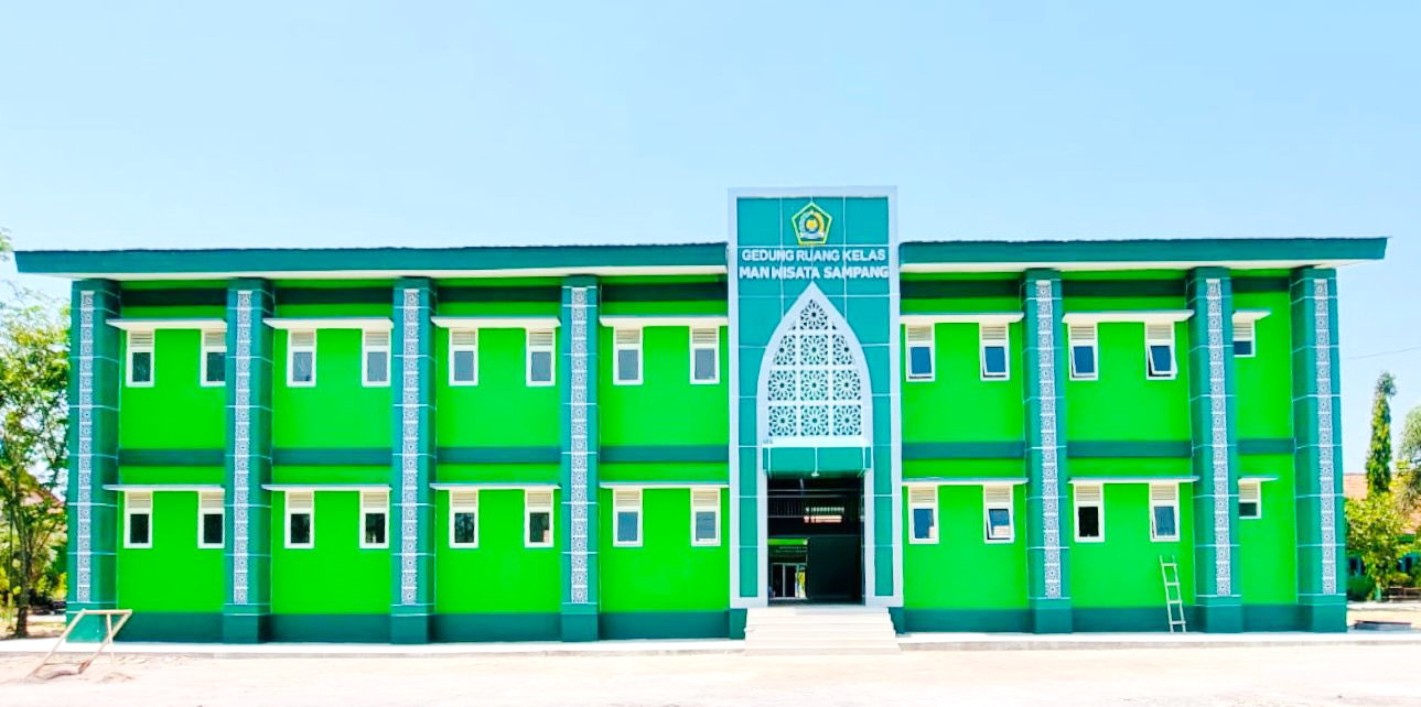 MEGAH: Bangunan gedung ruang kelas MAN Sampang yang dikerjakan CV Surya Inti Adiperkasa. (JUNAIDI PONDIYANTO/JPRM)