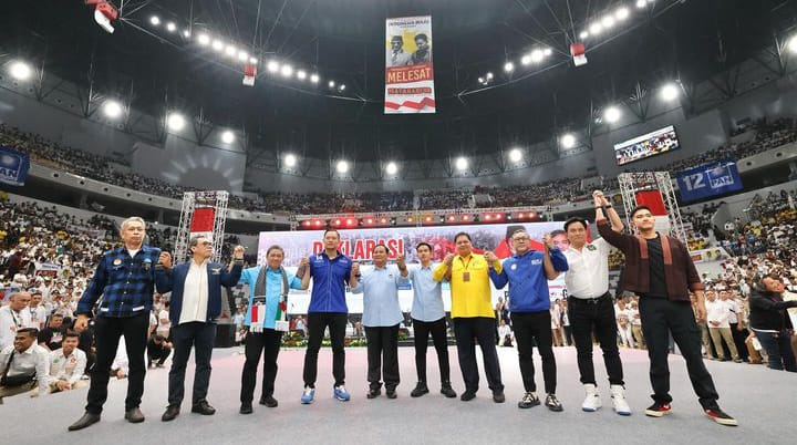 SOLID: pasangan Capres-Cawapres Prabowo Subianto bersama Gibran Rakabuming Raka berfoto bersama parpol pengusung.