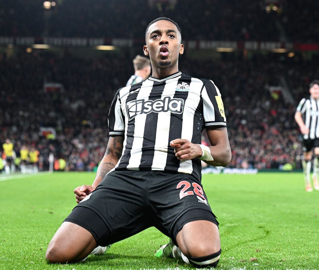 LICIN: Aksi gelandang Newcastle Joe Willock setelah berhasil membobol gawang Manchester United. (IG: @nufc)