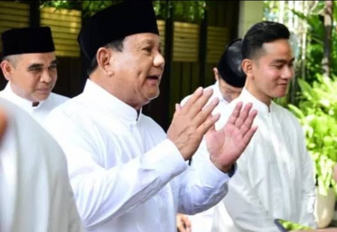 TEGAS: Capres-Cawapres Prabowo Subianto bersama Gibran Rakabuming Raka terlihat serasi menggunakan kemaja putih.