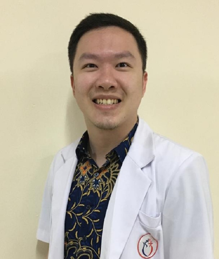 dr. Liemena Harold Adrian, Sp.JP, FIHA, FAPSC, penanggung jawab Poli Jantung RSUD Syamrabu Bangkalan. (SYAIFUL BAHRI UNTUK JPRM)