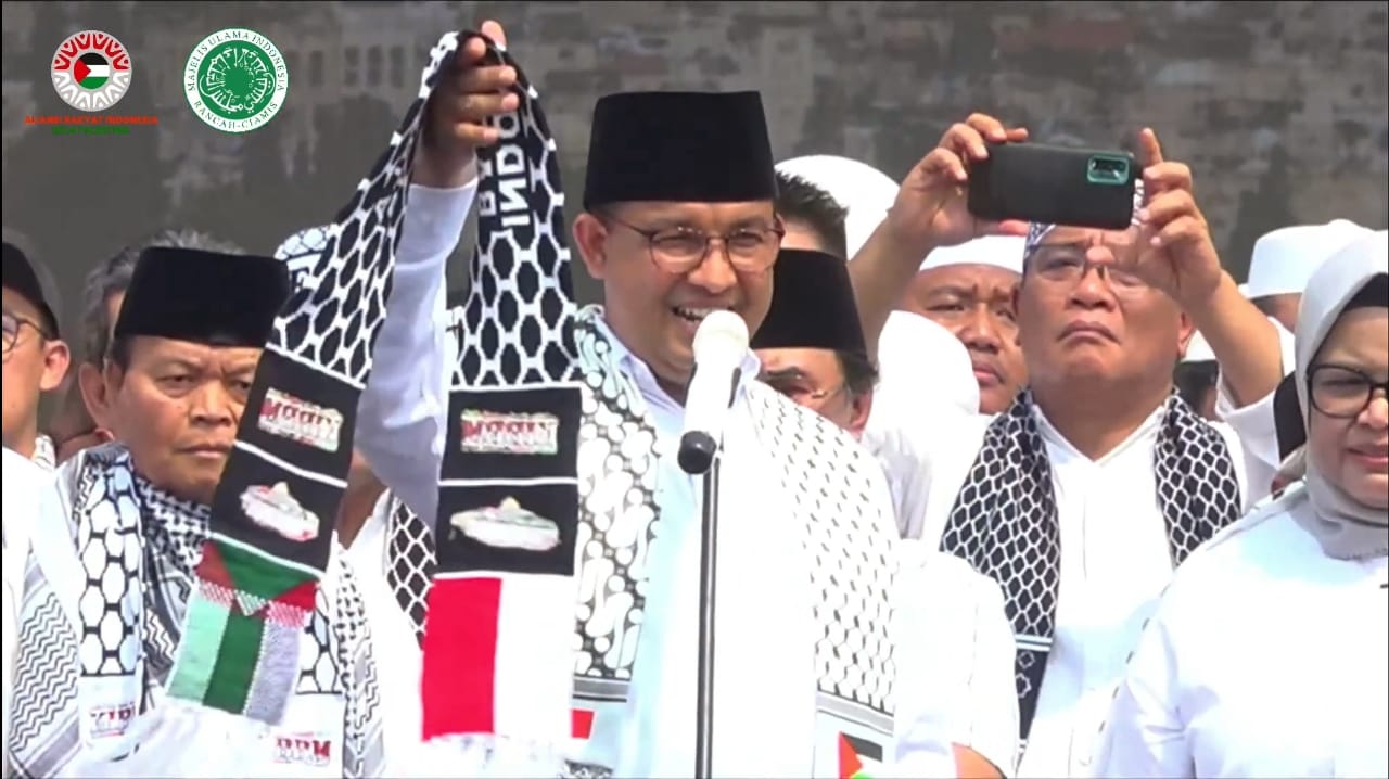 BERAPI-API: Anies Baswedan menyampaikan orasi dalam aksi Aliansi Rakyat Indonesia Bela Palestina di Monas, Jakarta Pusat, Minggu (5/11/2023). (Capture: AQL Islamic Center)