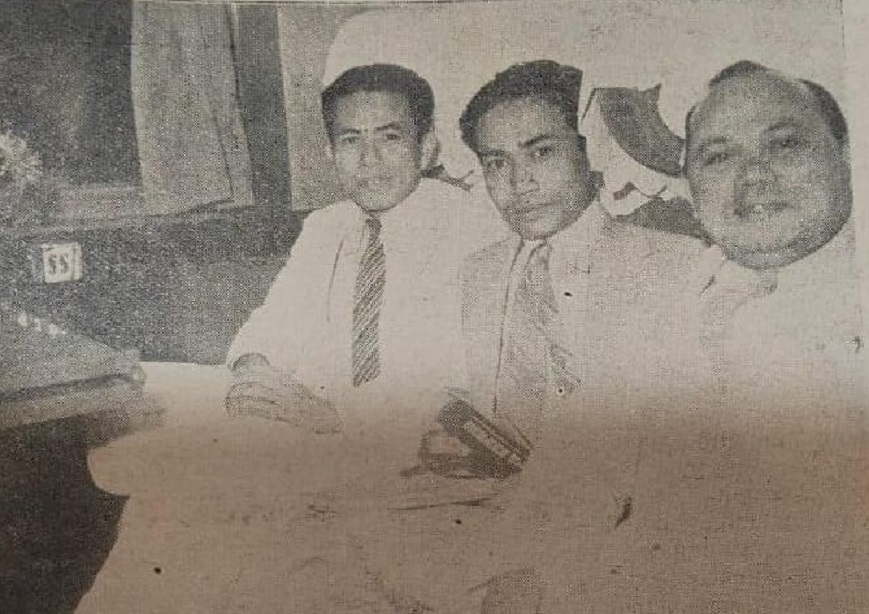 BERPIKIR MASA DEPAN: Dari kiri, M. Tabrani,&nbsp;Sanoesi Pane, dan Parada Harahap dari kalangan pers mencoba Kereta SSS (Staatsspoorwegen ter Sumatra&rsquo;s Westkust) pada 1939. (MUSEUM SUMPAH PEMUDA FOR JPRM)