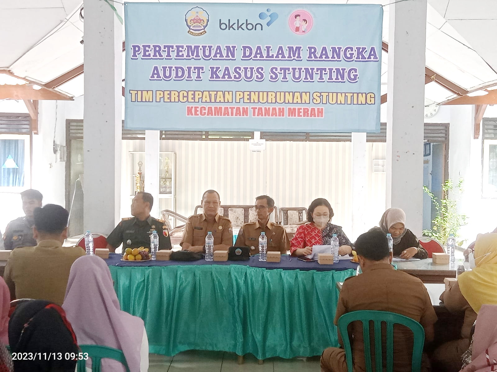 IDENTIFIKASI: Tim pakar AKS melakukan pertemuan dengan tim penurunan angka stunting di Kecamatan Tanah Merah, Senin (13/11). (DINAS KBP3A BANGKALAN UNTUK JPRM)