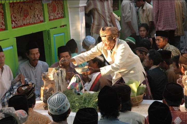 Pelaksanaan upacara adat Nyadar (SUMENEP PULAU MADURA UNTUK RADARMADURA.ID)