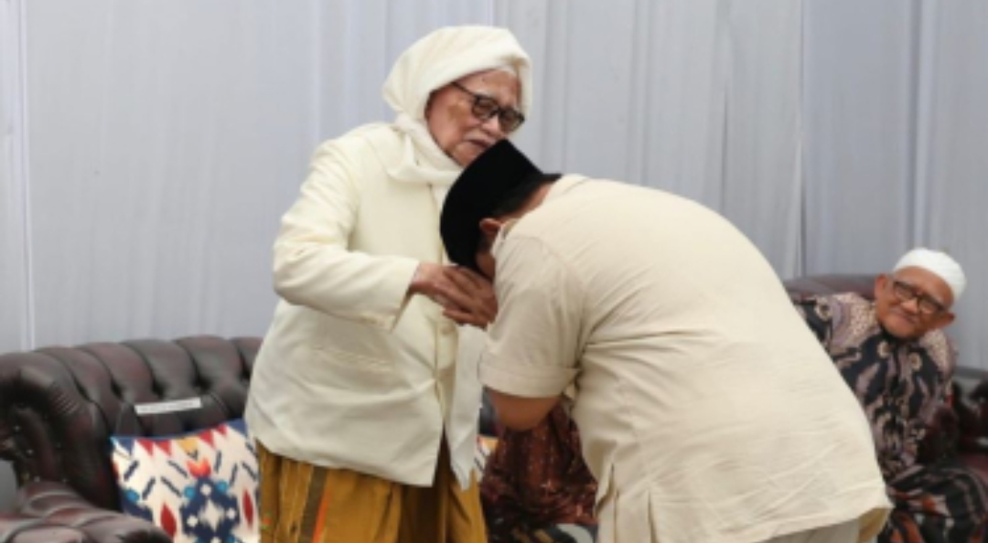 SILATURRAHMI: Calon presiden Prabowo Subianto sowan kepada kiai sepuh di wilayah Pantura Jawa.