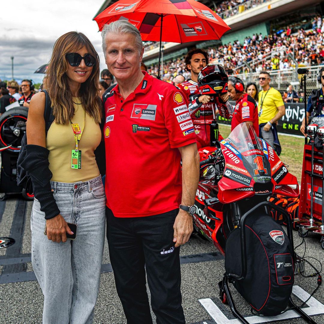 Paolo Ciabatti foto bersama aktris dan penyanyi asal Italia Ambra Angiolini di Circuit de Barcelona, Catalunya. (IG: @paolociabatti)