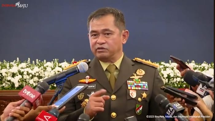 BARU DIANGKAT: Jenderal TNI Maruli Simanjuntak saat memberikan keterangan ke wartawan.