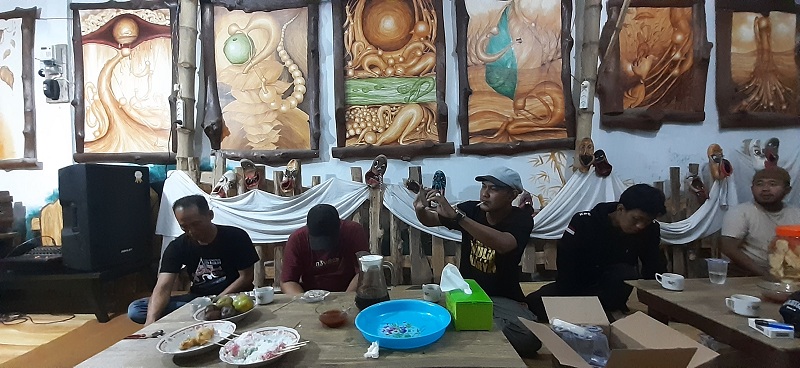 ARTISTIK: Beberapa lukisan Chairil Alwan di Ruang Pamer Pameran Jalan Panjang. (HIDAYAT RAHARJA UNTUK JPRM)